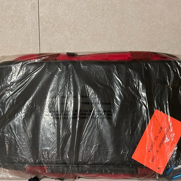 Vintage MARLBORO Unlimited Gear Insulated Collapsible Cooler NEW - Picture 2 of 3